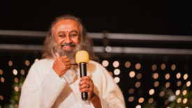 Gurudev Sri Sri Ravi Shankar guiding a meditation session