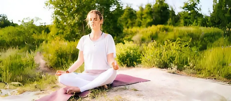 Plongez dans des techniques sans effort pour calmer les pensées agitées et trouver un profond repos