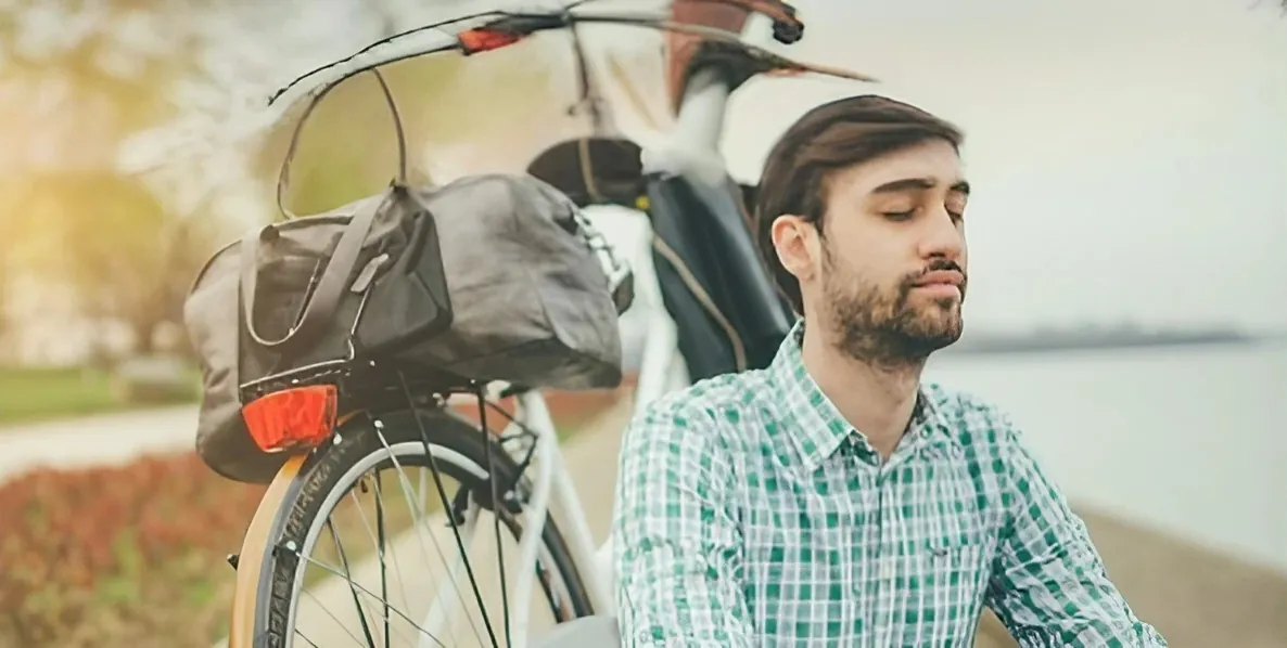 Plongez dans des techniques sans effort pour calmer les pensées agitées et trouver un profond repos