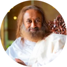 Gurudev Sri Sri Ravi Shankar hymyilee