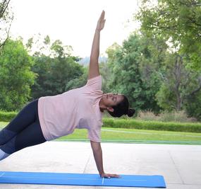 vasisthasana side plank pose