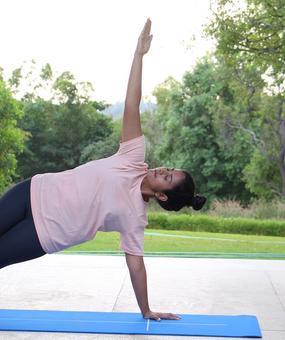 vasisthasana side plank pose