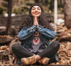 smiling-girl-sitting-with-cat-with-eyes-closed